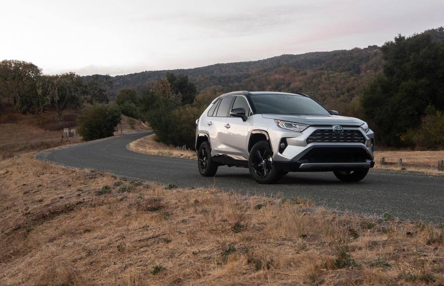  Toyota RAV4 XSE Hybrid 2018 года  (NA) (фото 52 из 71)